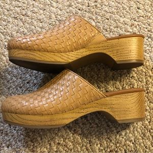 Universal Thread Tan Woven Mules
